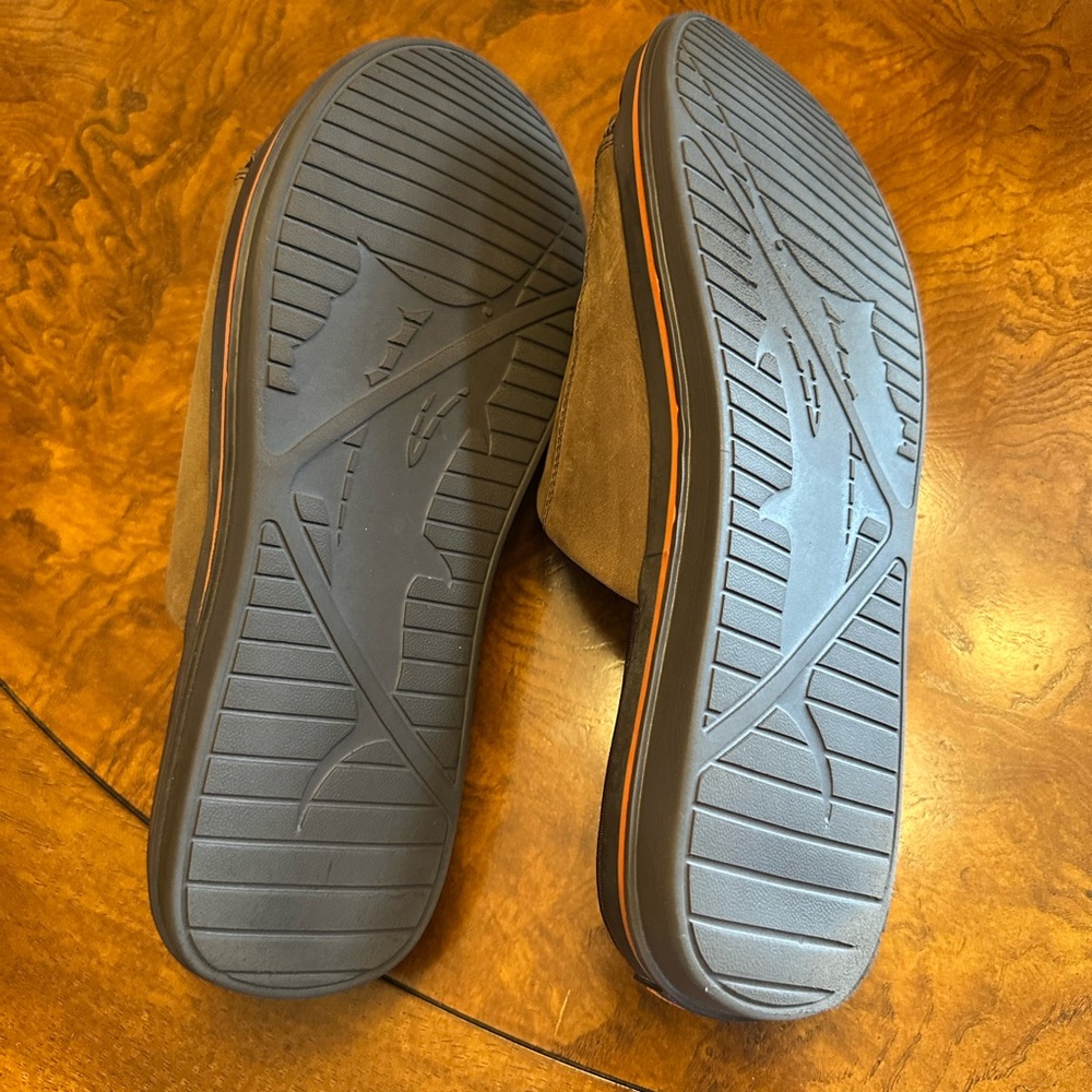 Tommy Bahama Relaxology Brown Slide Sandals - Picture 4 of 4